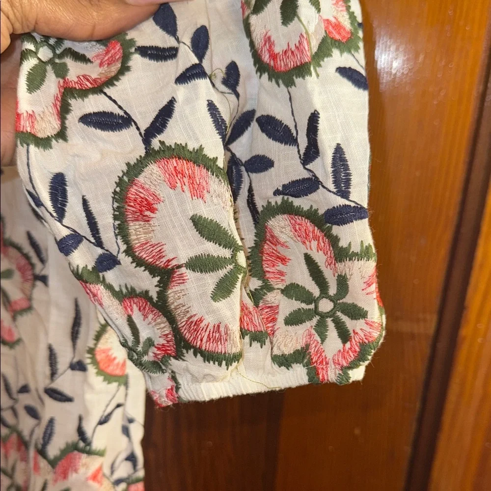 Elegant White Blouse with Floral Embroidery - Picture 5 of 7